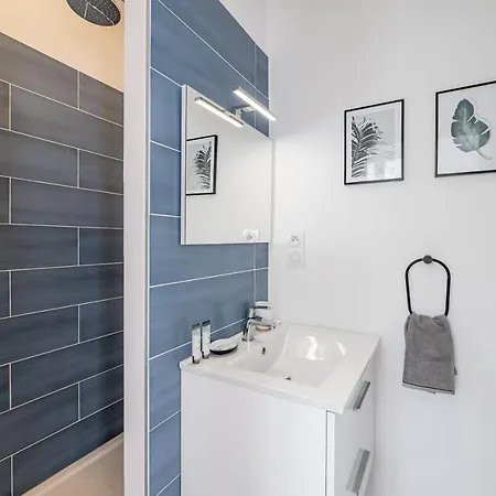 Joliette Place Apartment *