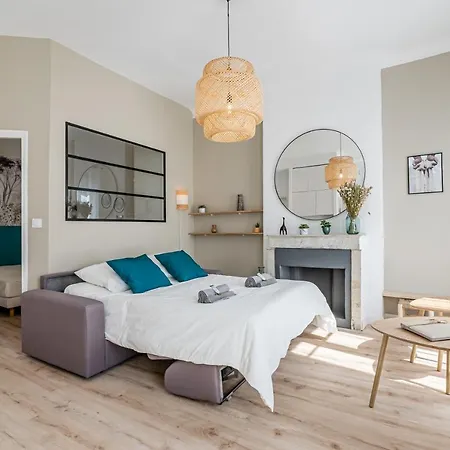 Joliette Place Apartment